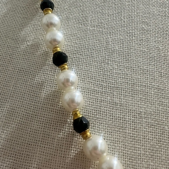 Glass Pearl & Black Faceted Beaded Necklace — Classic Gold Tone Vintage 28” - Picture 3 of 5